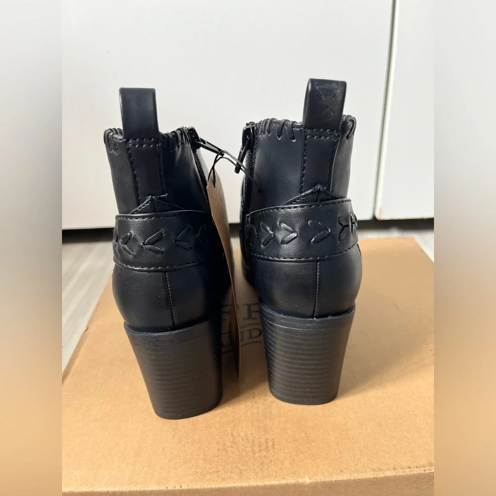 Women’s Frye and Co. stacked heel booties. NWT. Western look - Picture 6 of 8